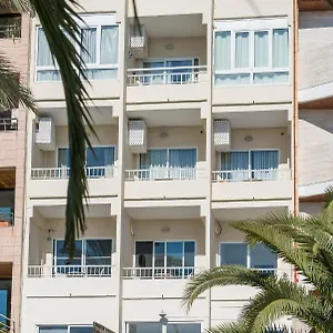 https://hostal-vista-alegre-port-dalcudia.allmallorcahotels.com