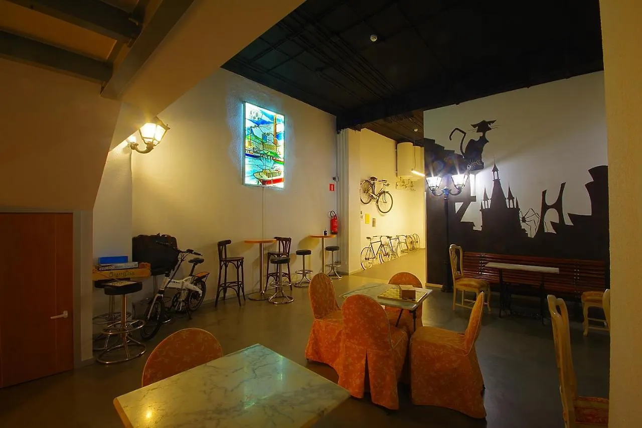 All Iron Hostel Bilbao