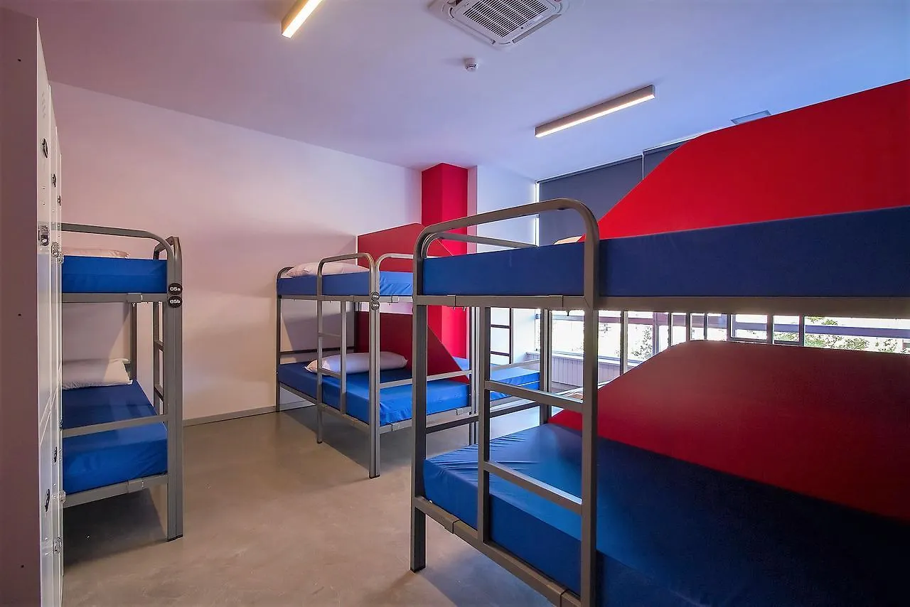 All Iron Hostel Bilbao